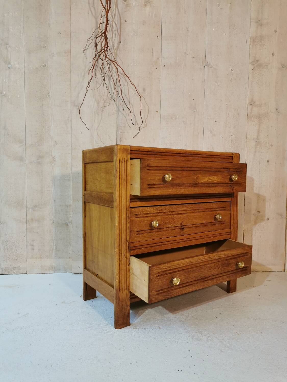 Oak chest of drawers