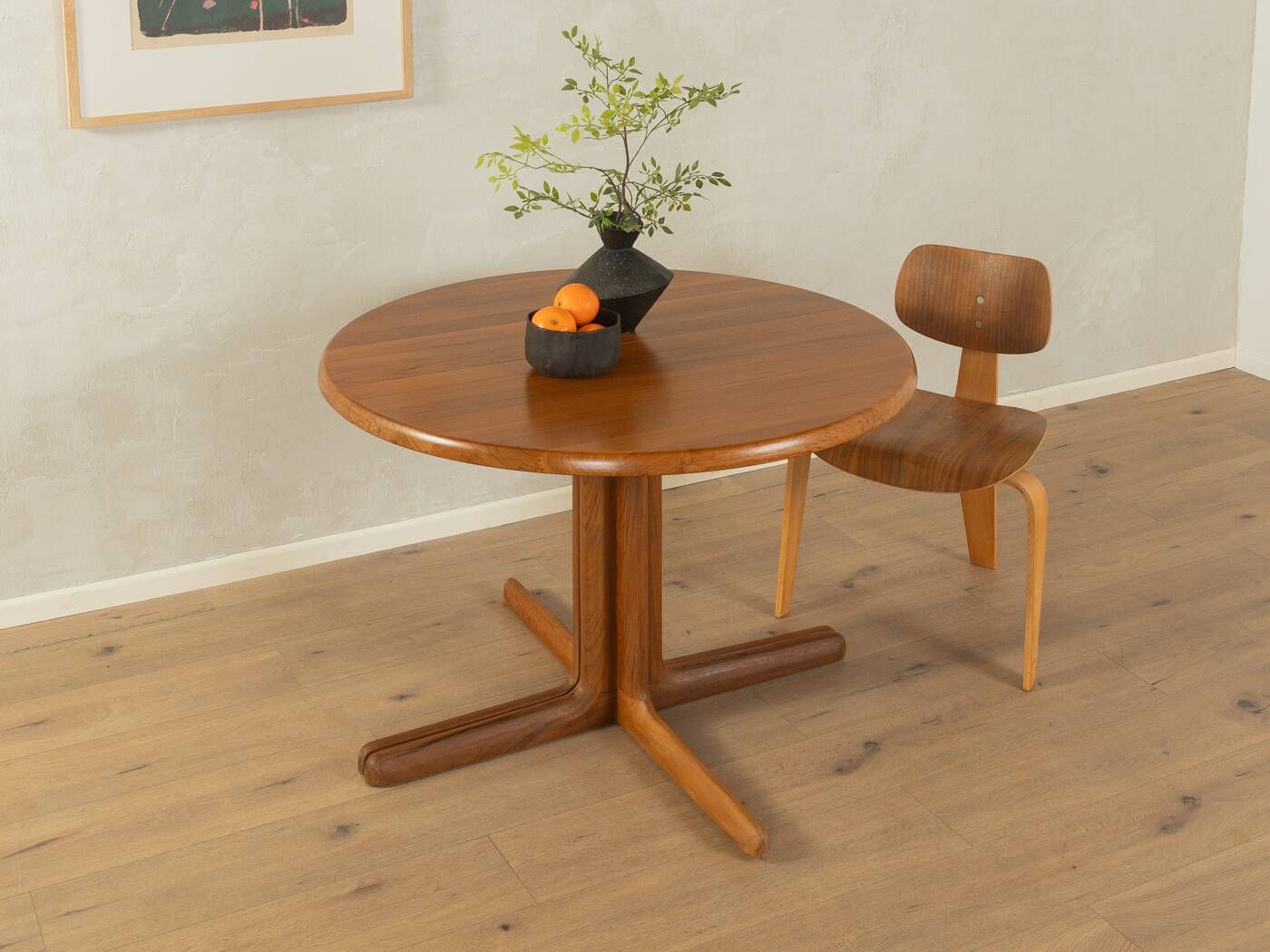 Dining table from the 1960s, solid frame and tabletop made of teak