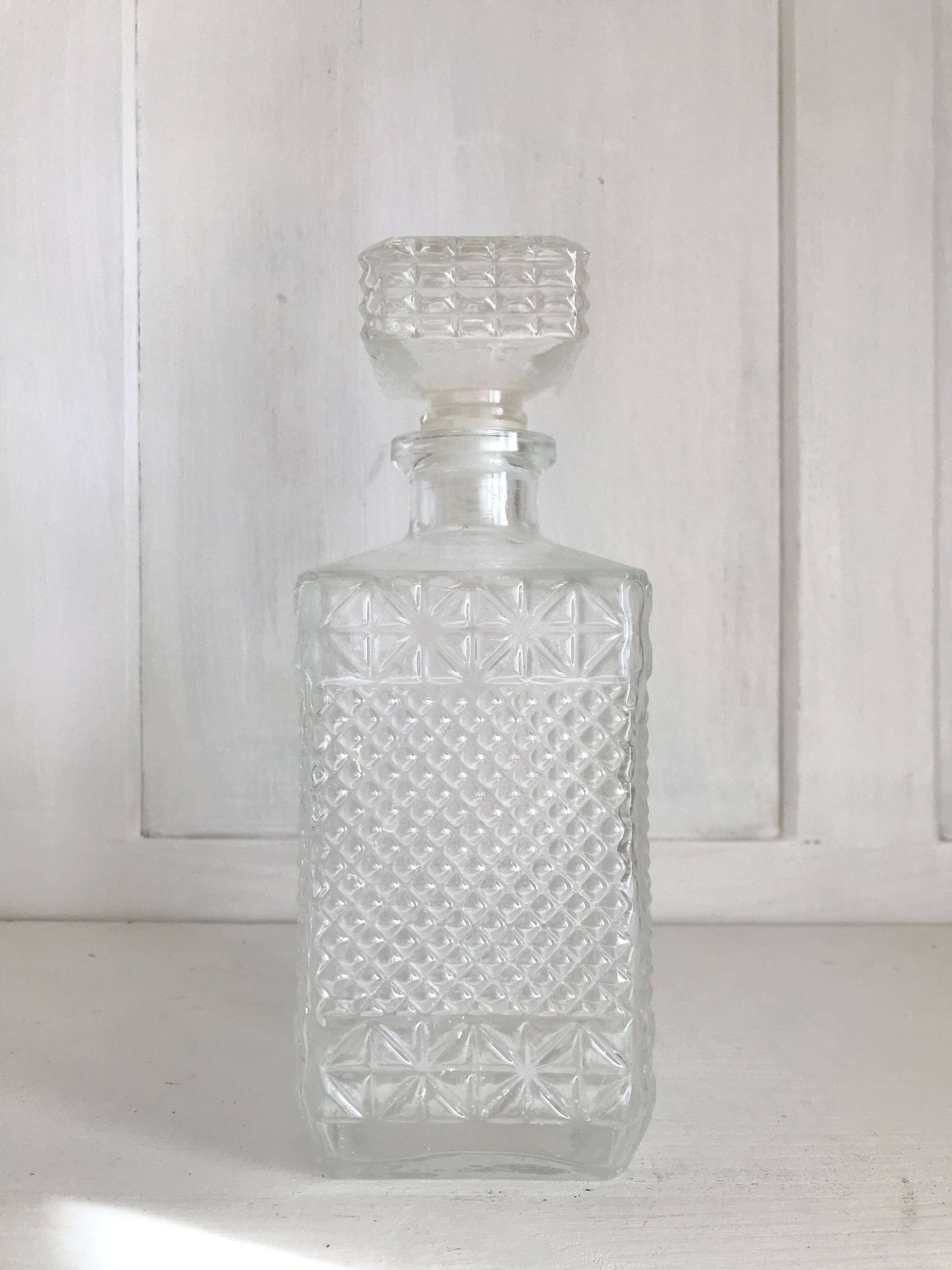 Glass whiskey decanter