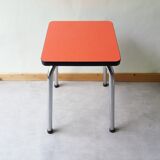 Tabouret formica rouge