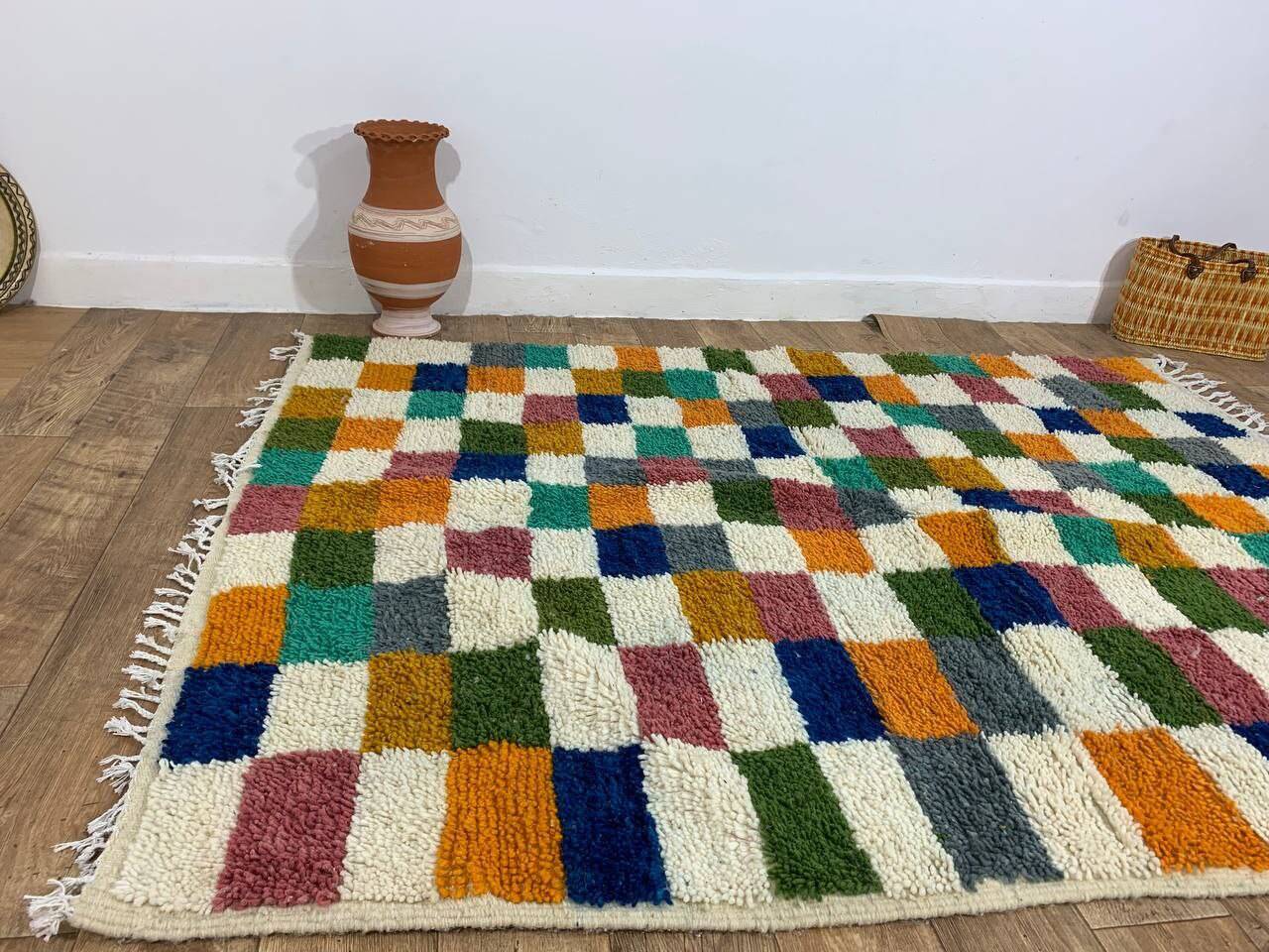Handcrafted moroccan berber rug 213 x 160 cm