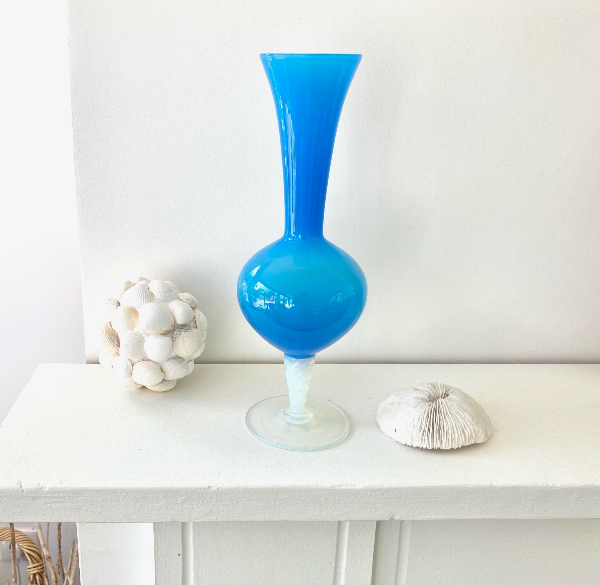 Soliflore opaline vase
