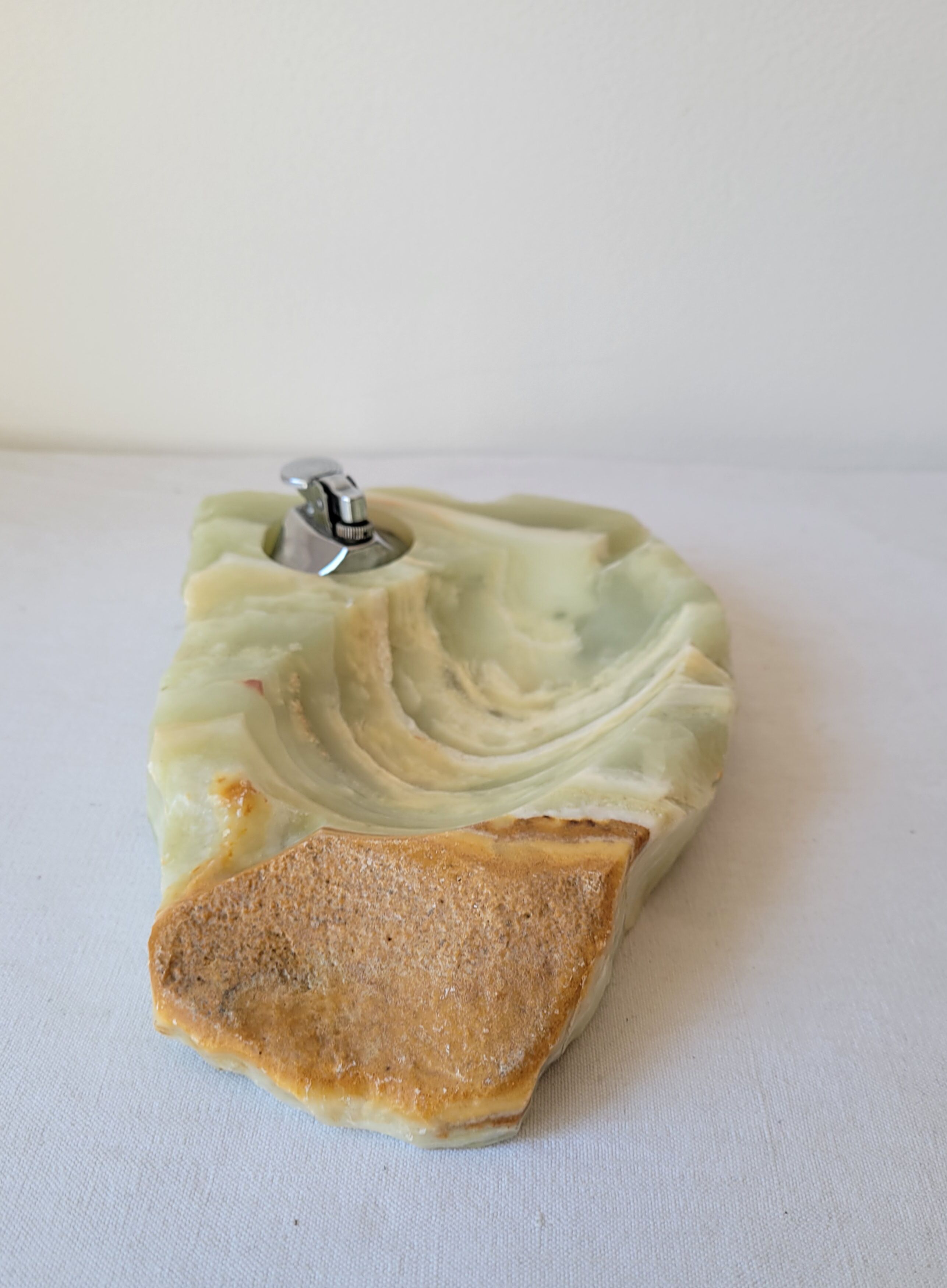 Ashtray and lighter in onyx