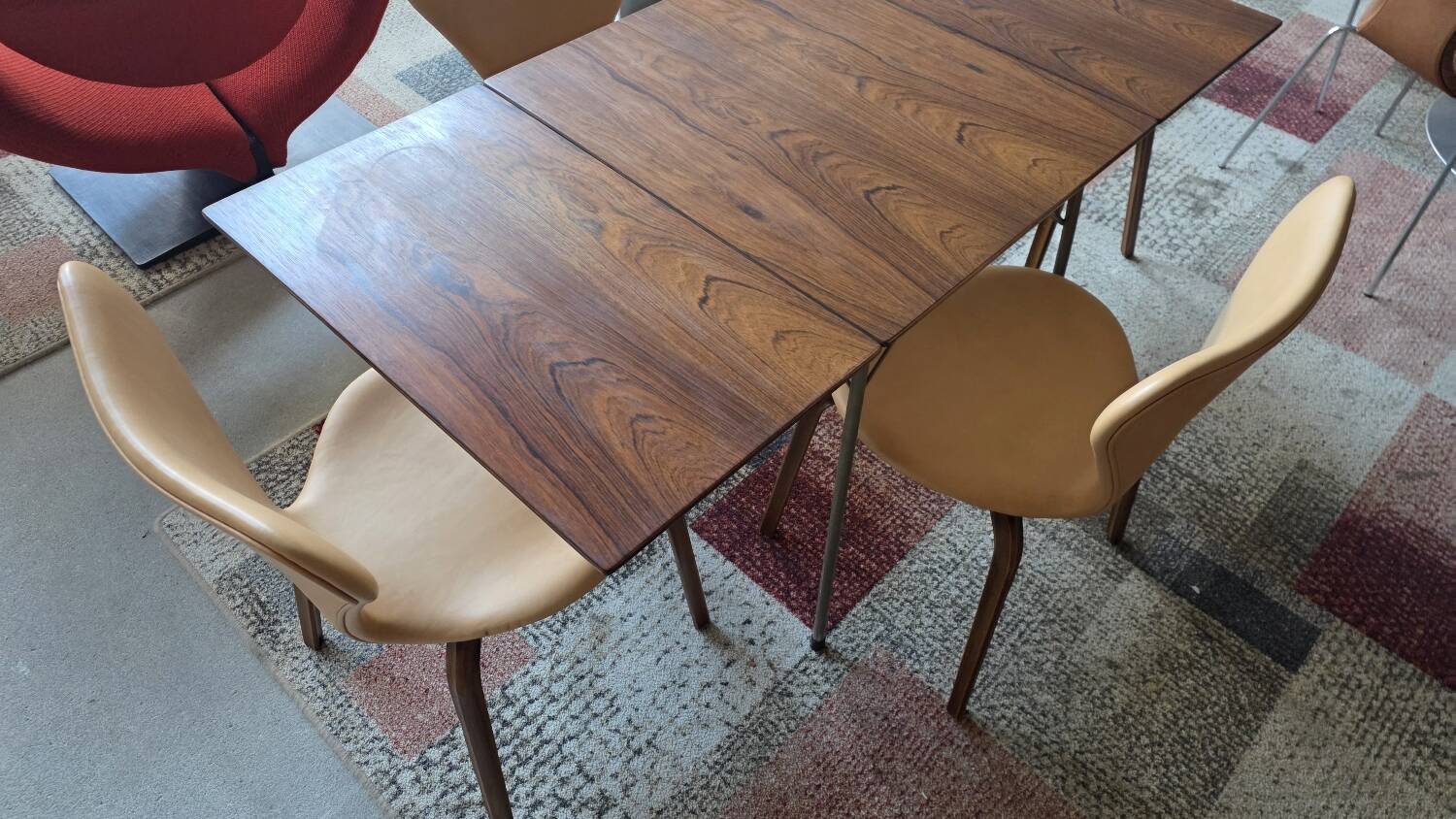 Arne Jacobsen Rosewood Drop leave Table with chairs Fritz Hansen