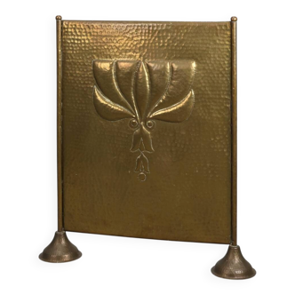 Elegant Art Deco hammered Copper Fireplace Screen, France 1920s