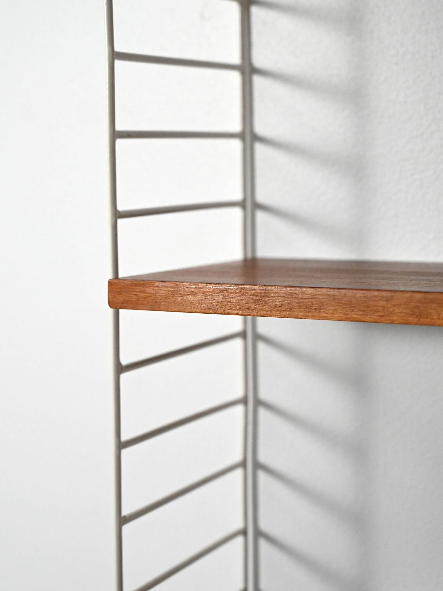 "Hylla" wall shelving system in teak