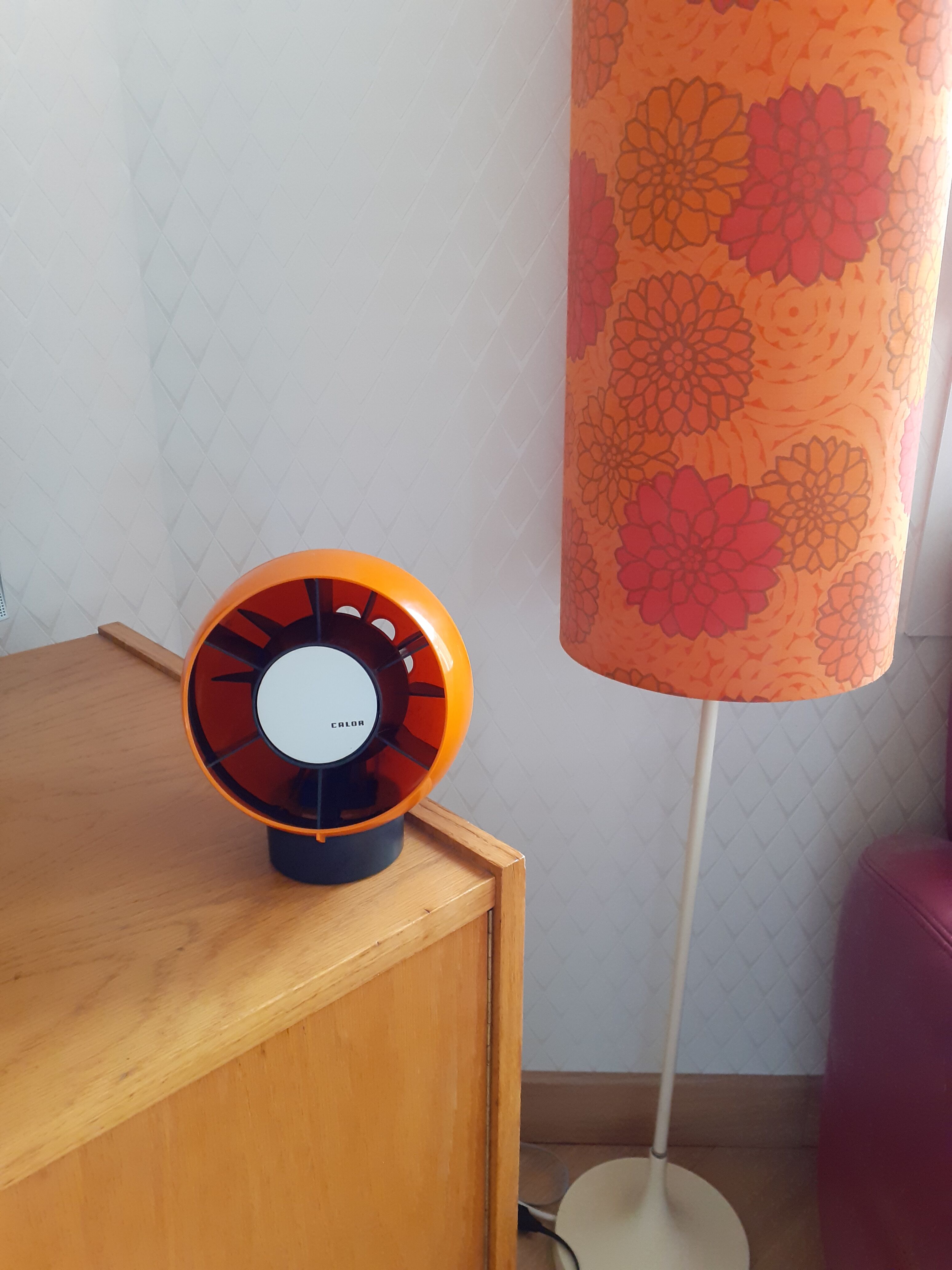 Office fan shape ball calor