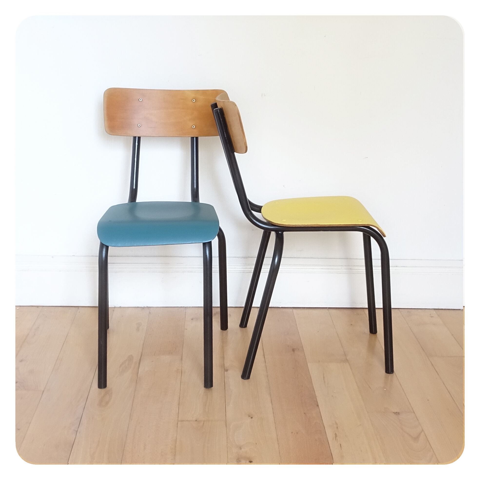 Ensemble de 4 chaises d'école vintage