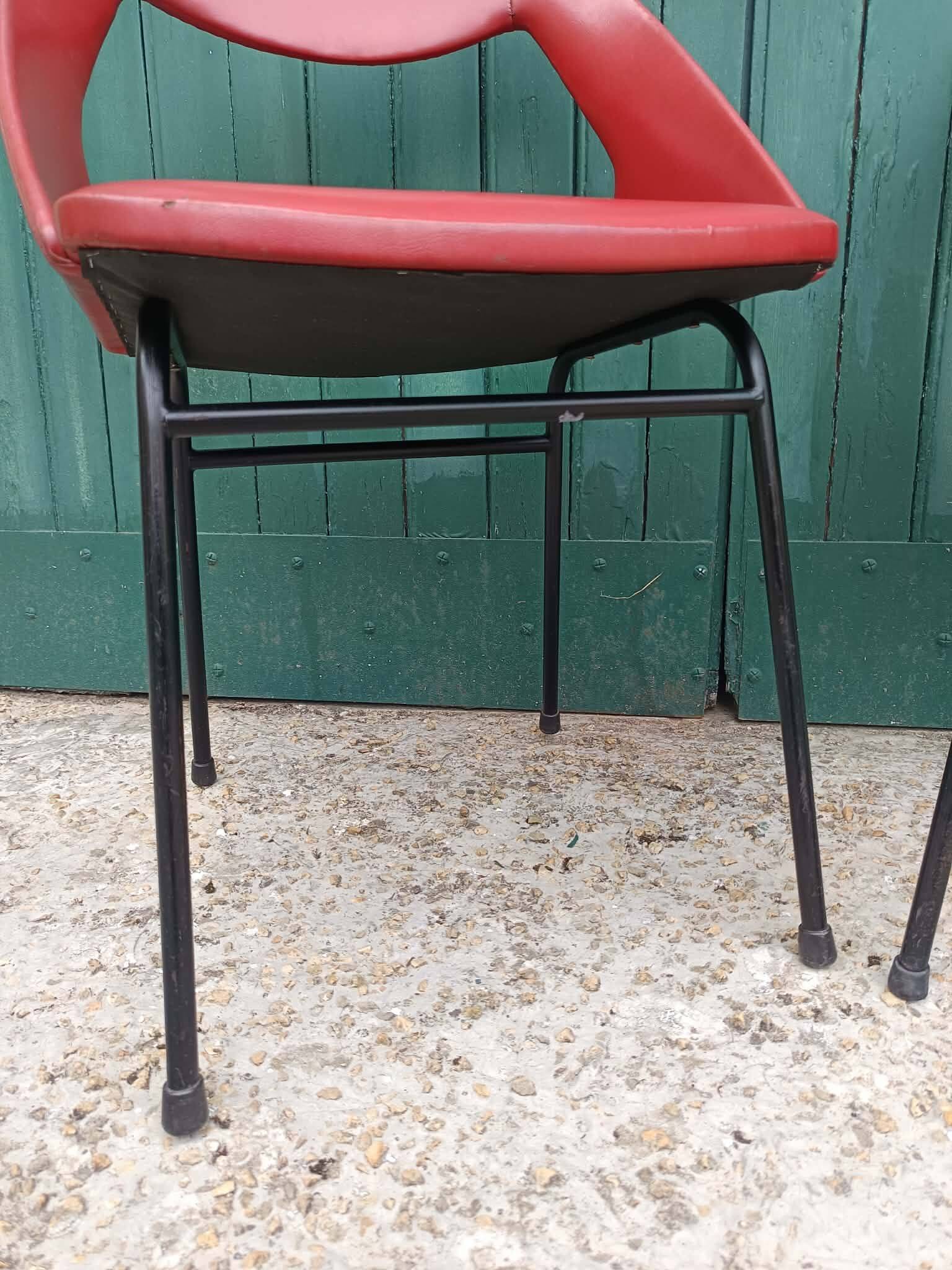 Paire de fauteuils Skaï rouge 1970