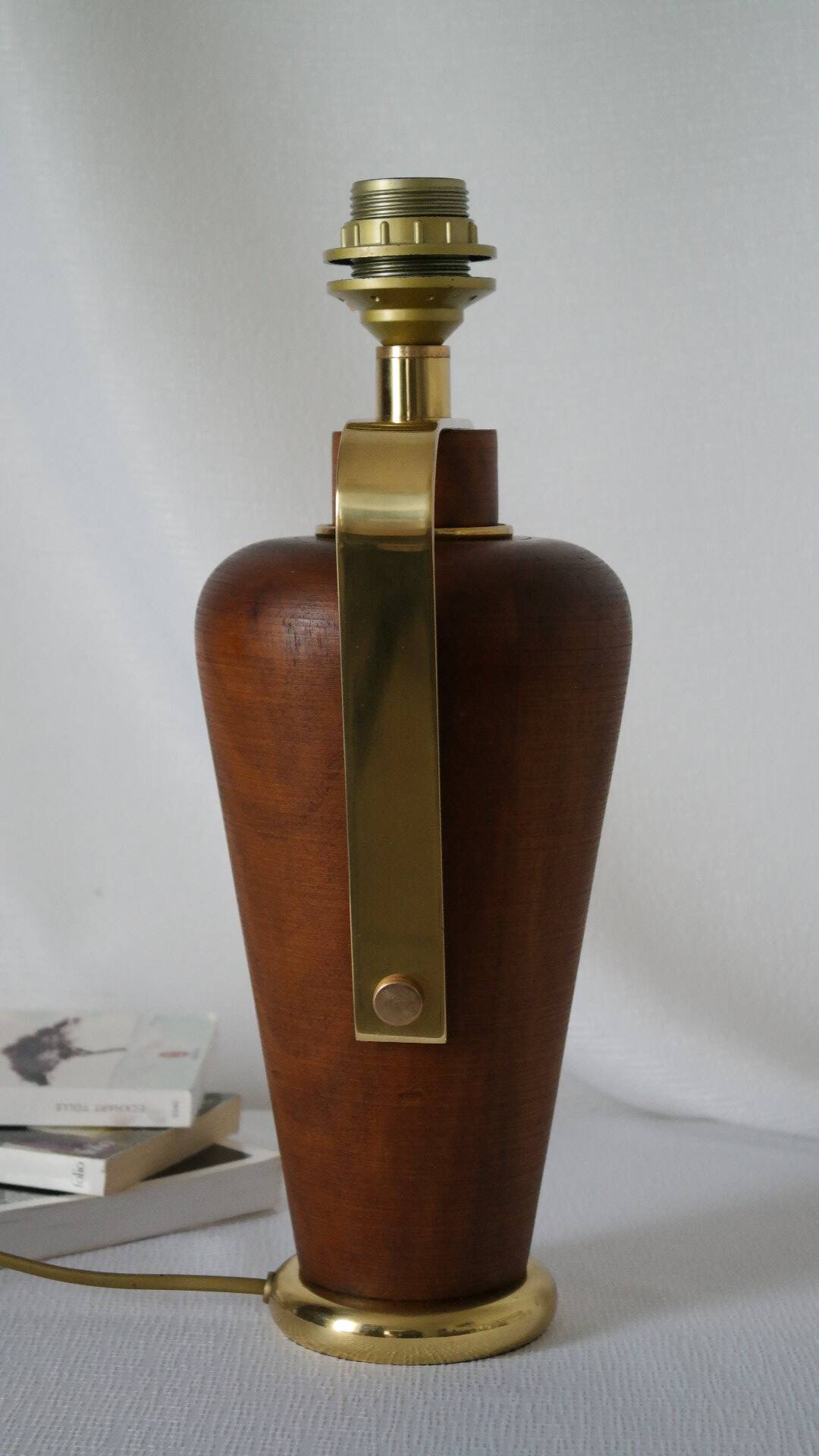 Vintage lamp base Maison le Dauphin in mahogany and brass.