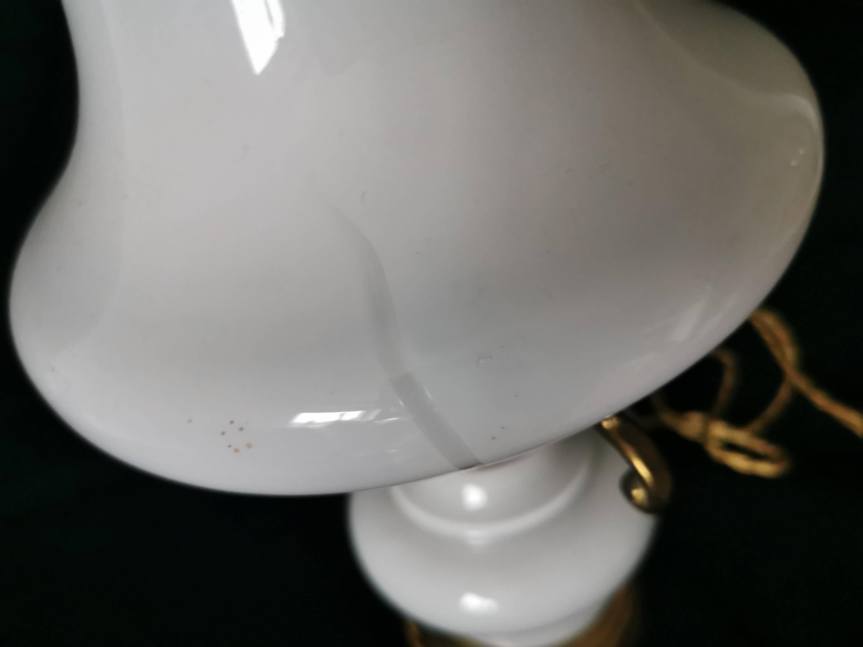 lampe de chevet en opaline blanche