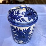 Trois petits pots bleus