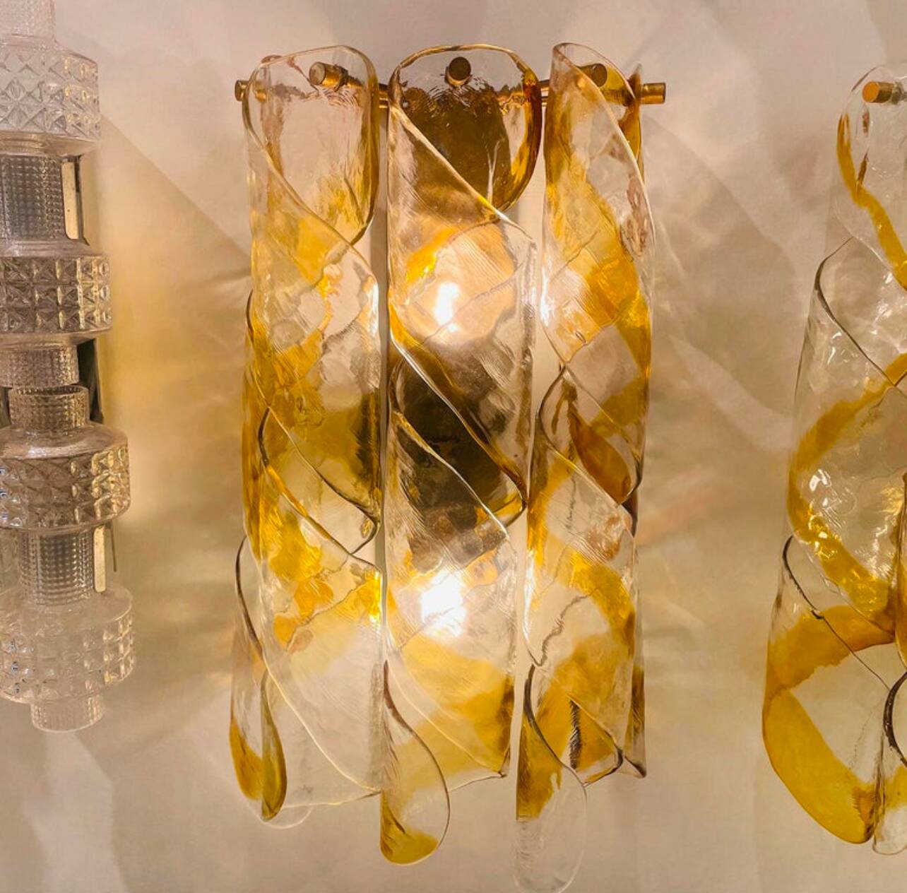 Paire d'appliques Mazzega en verre de Murano torsadé bicolore, Italie 1970