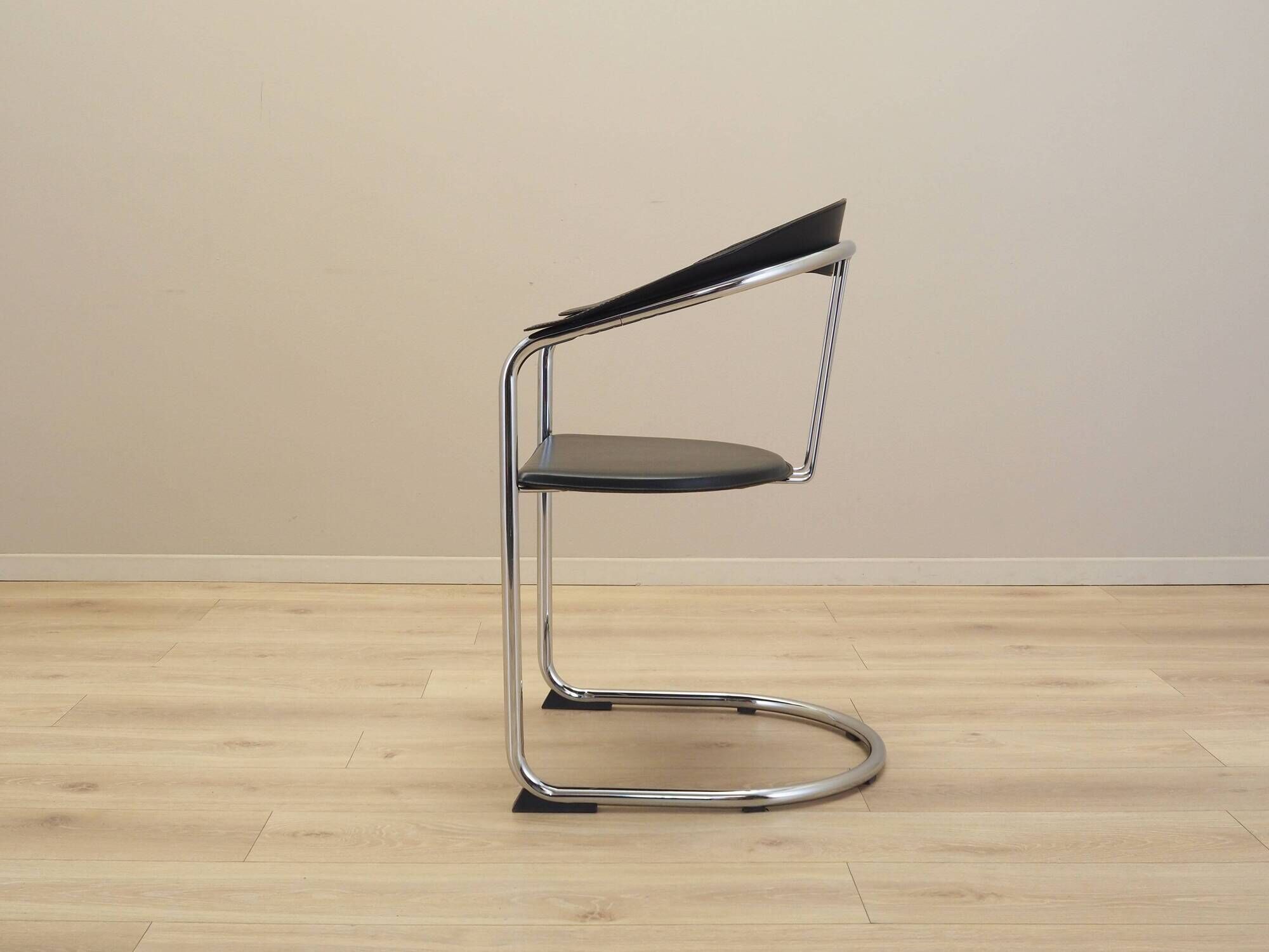 Set of four chairs, Italian design, 1980s, production: Italy