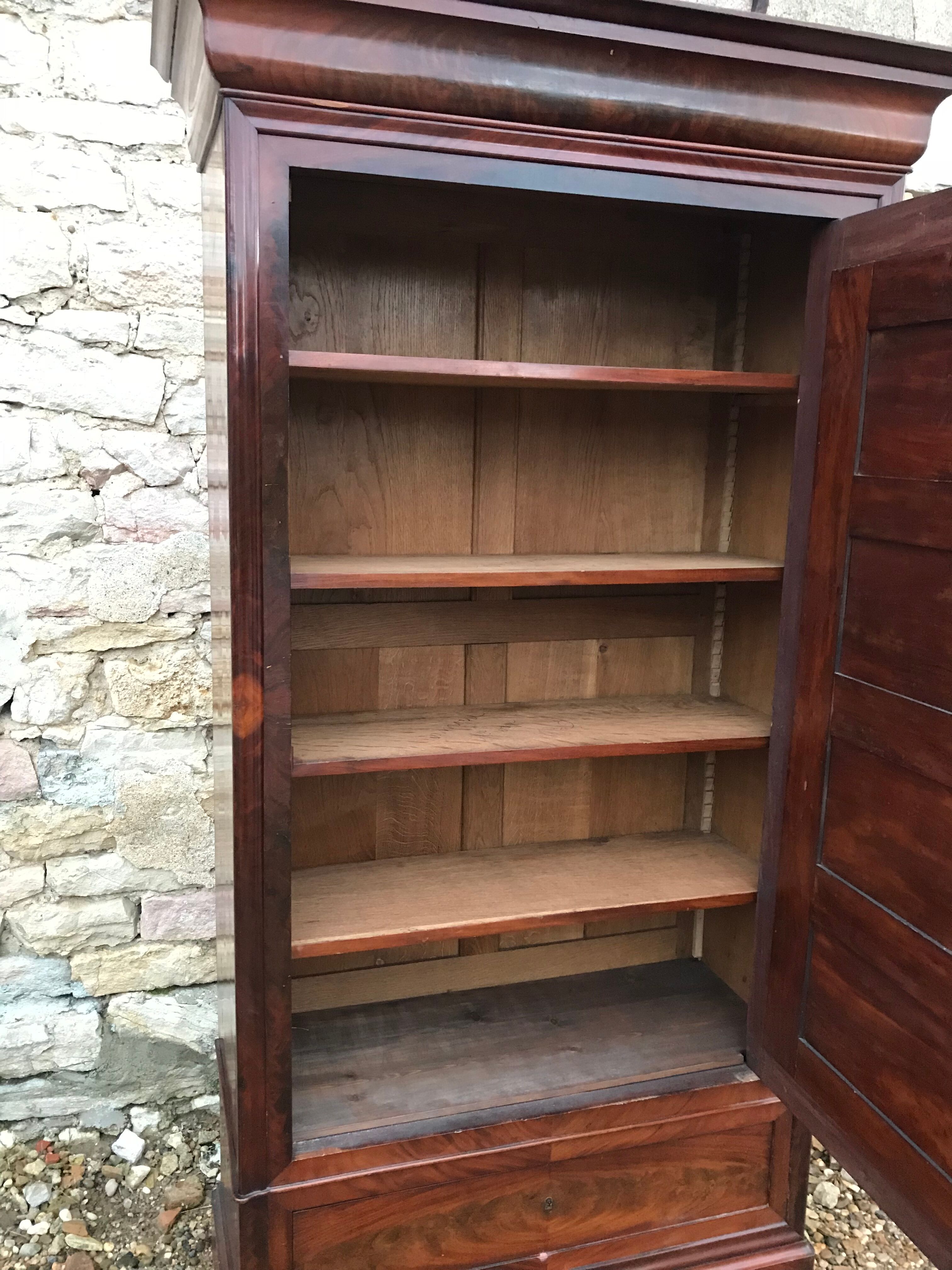 Ice Louis Philippe mahogany Cabinet