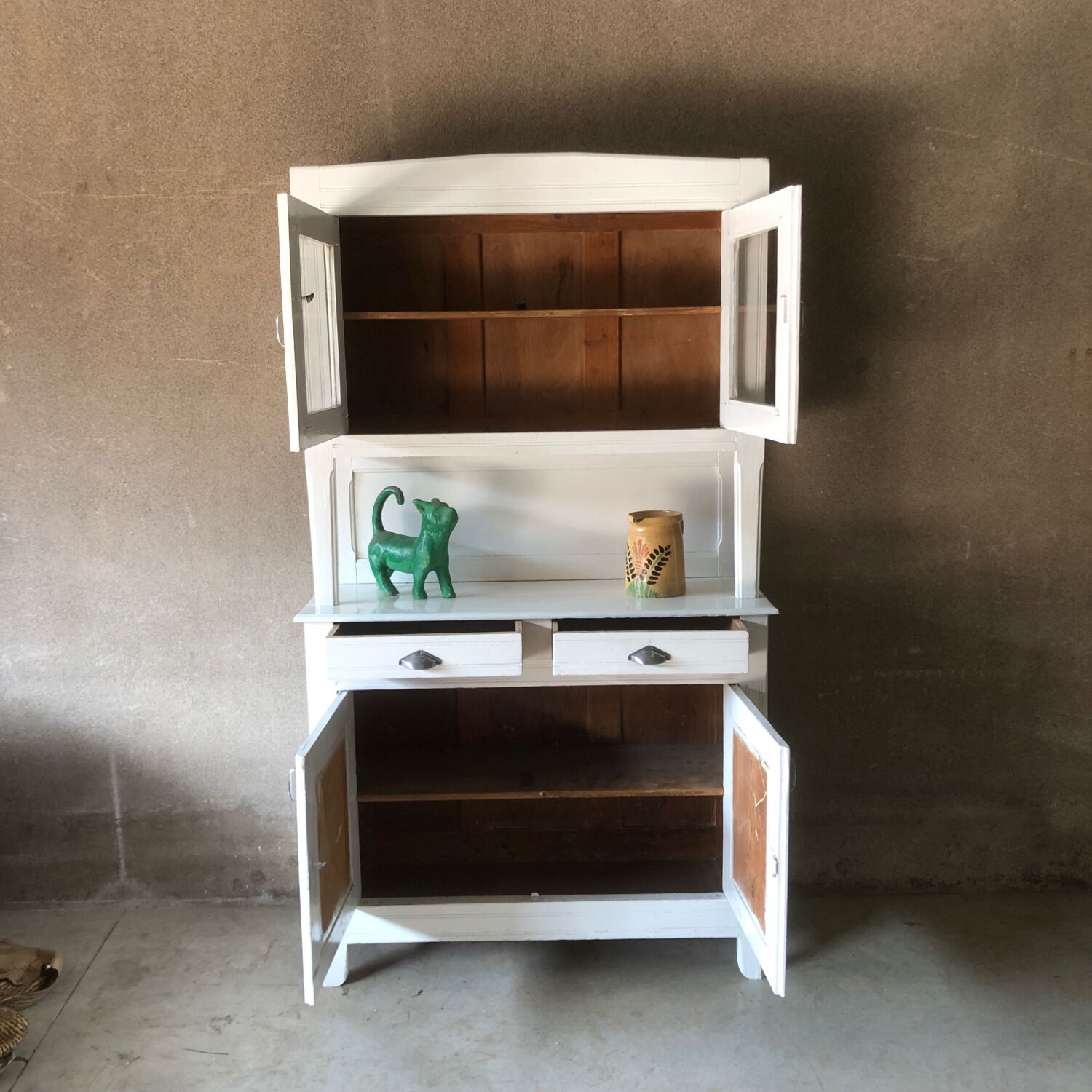 Vintage dresserboard