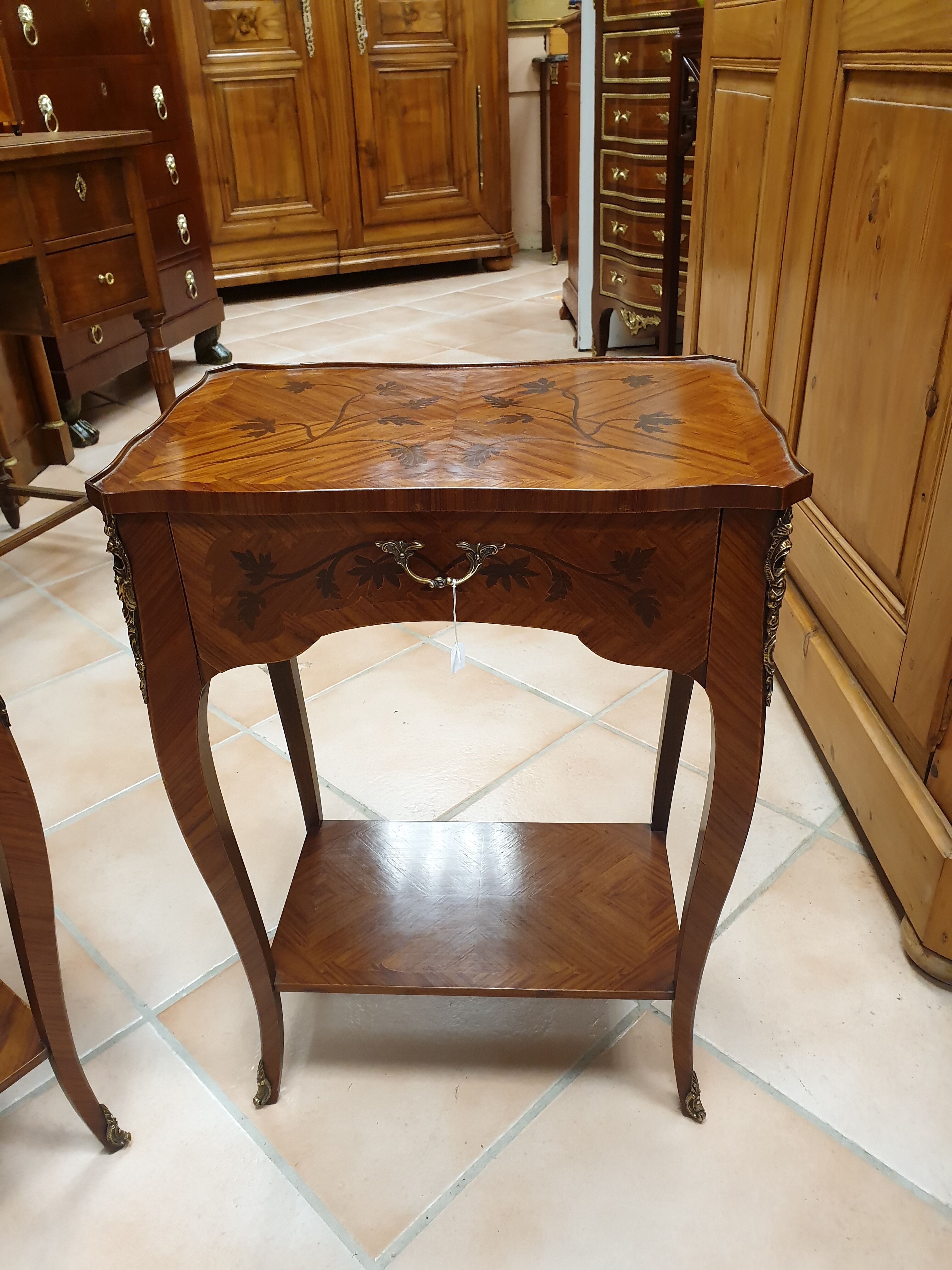 Side table in pink wood