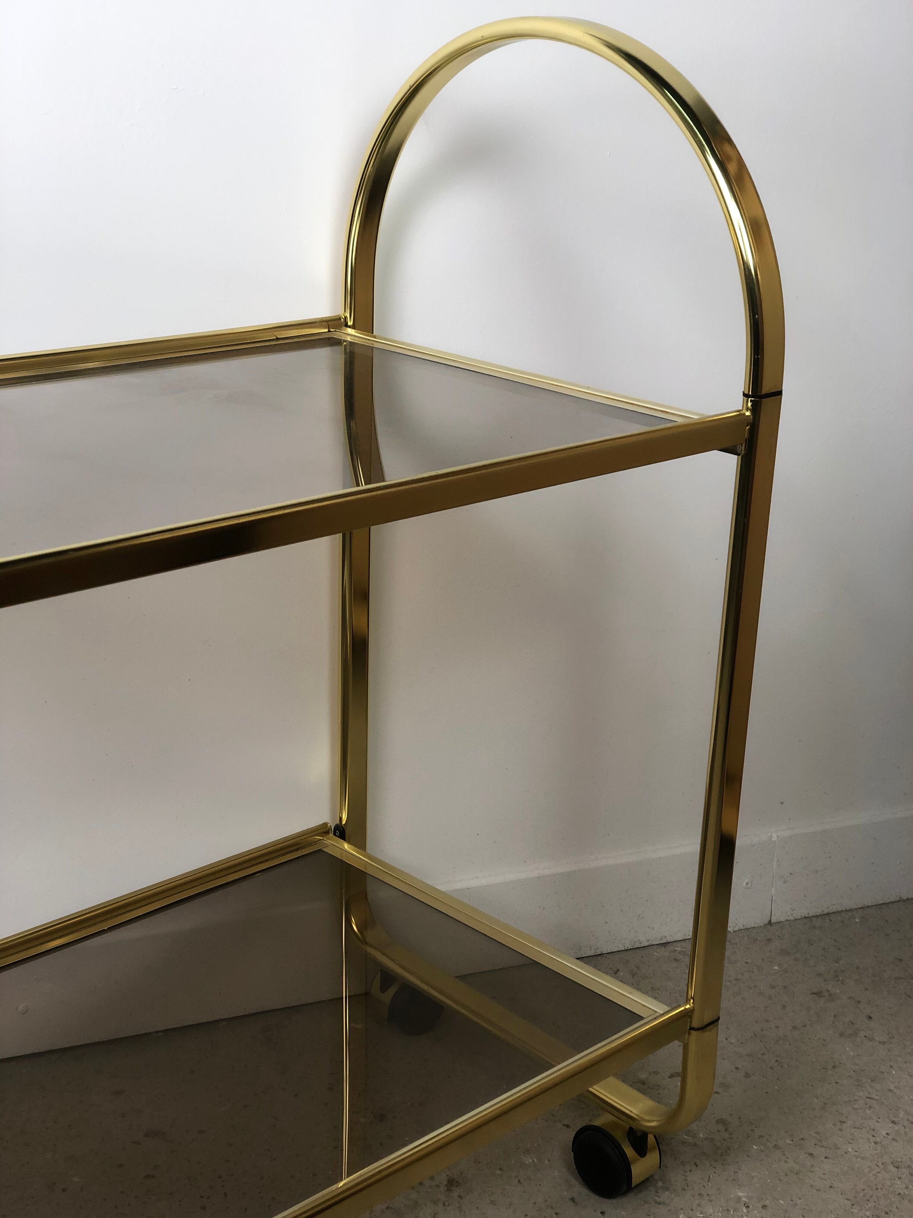 Desserte table roulante pliable mb patent italy en métal doré 70's