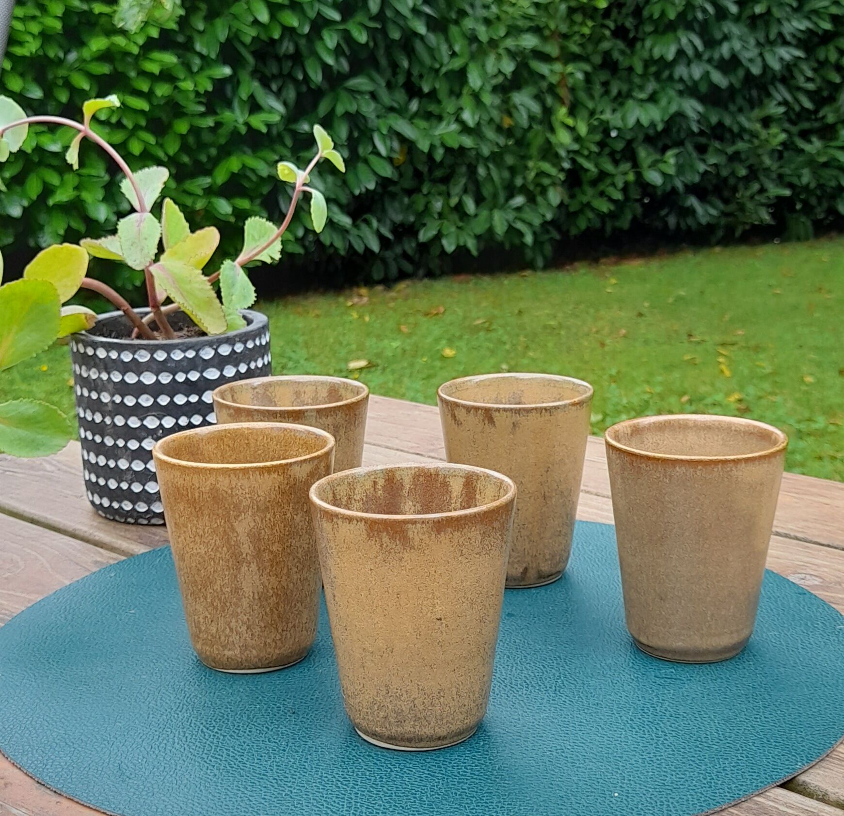 Set of 5 cups / glasses in enamelled sandstone, artisanal, signed CSR