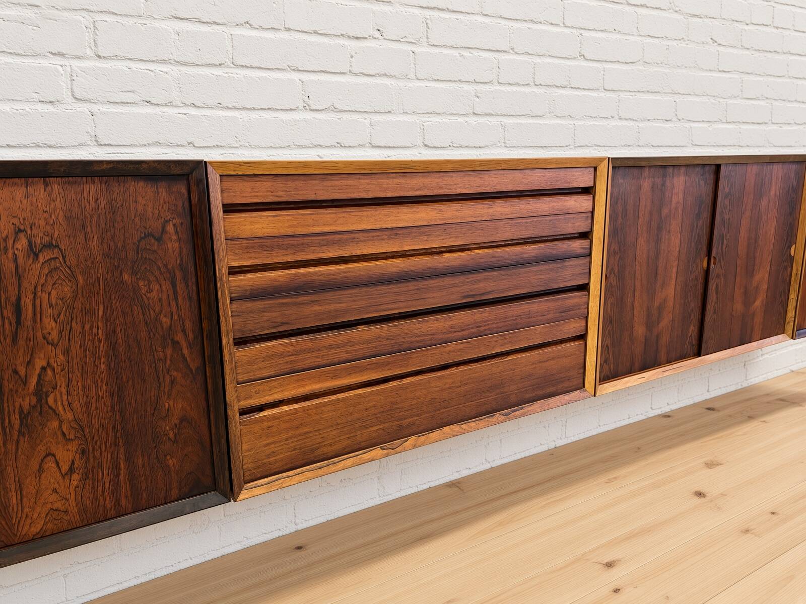 Buffet mural flottant en palissandre Poul Cadovius par CADO, années 1960.