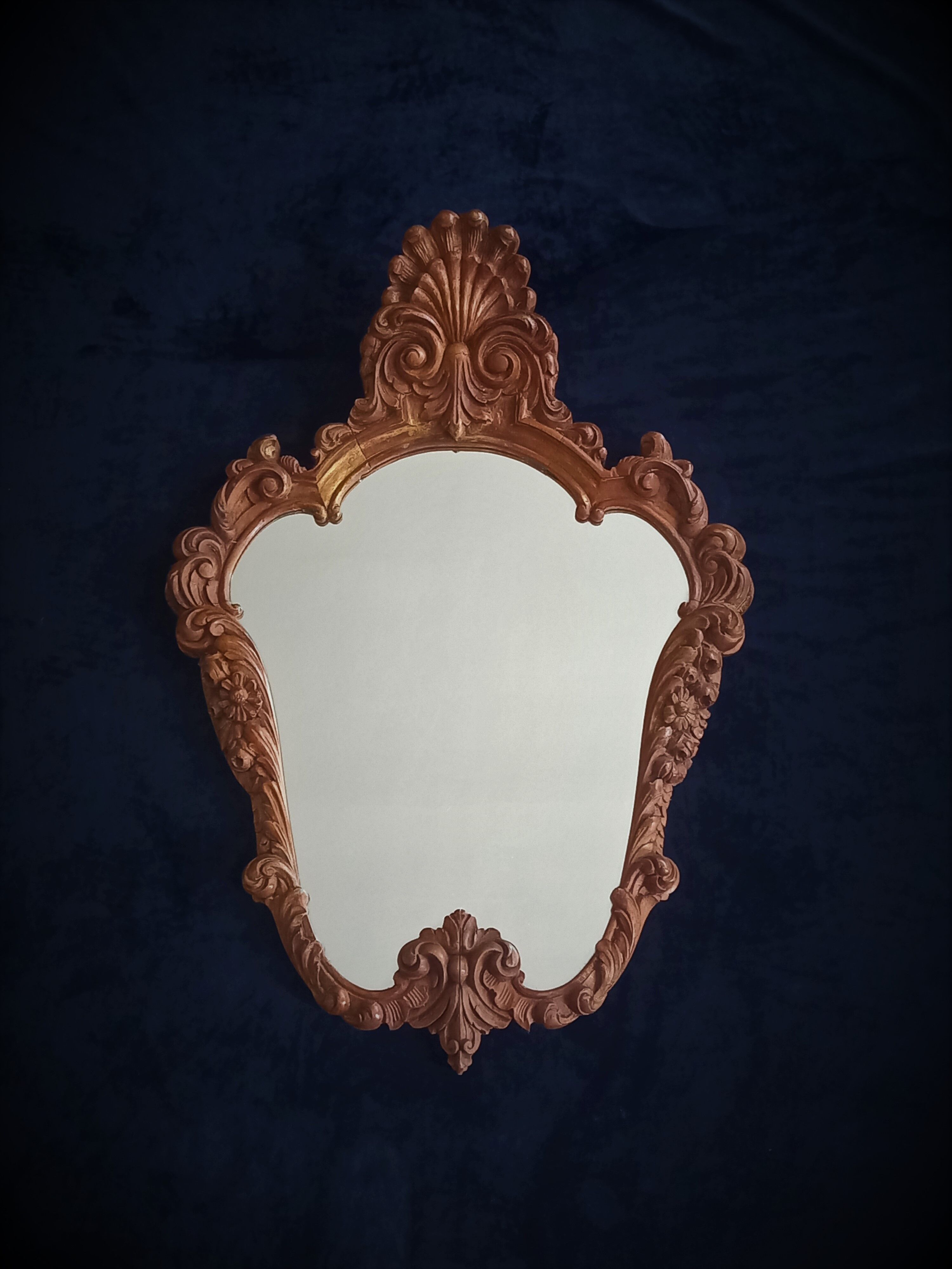 Mirror baroque style in carved walnut – late 19th