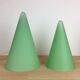2 lampes coniques Teepee par SCE en verre vert