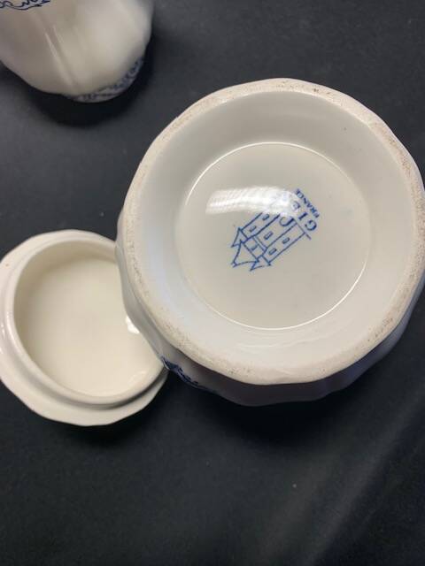 Milk or cream jug and sugar bowl with Gien earthenware lid, Rouen model 32