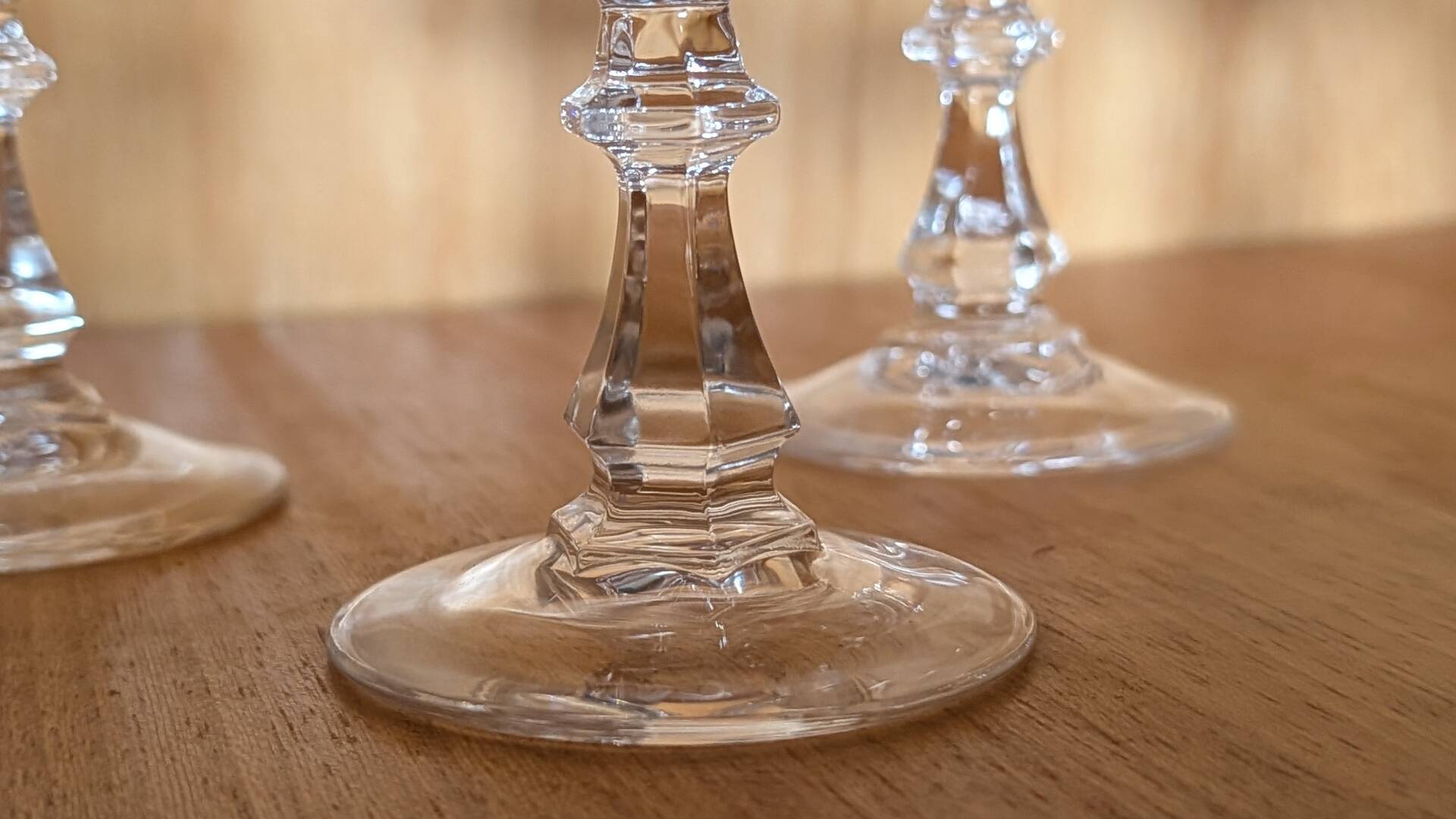 6 verres à pied en cristal sonore taillé – années 70