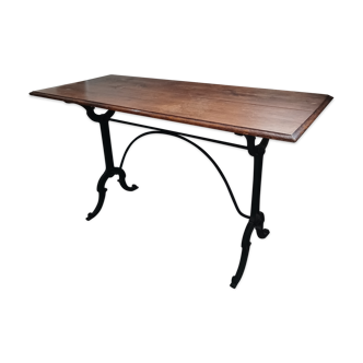 Bistro table