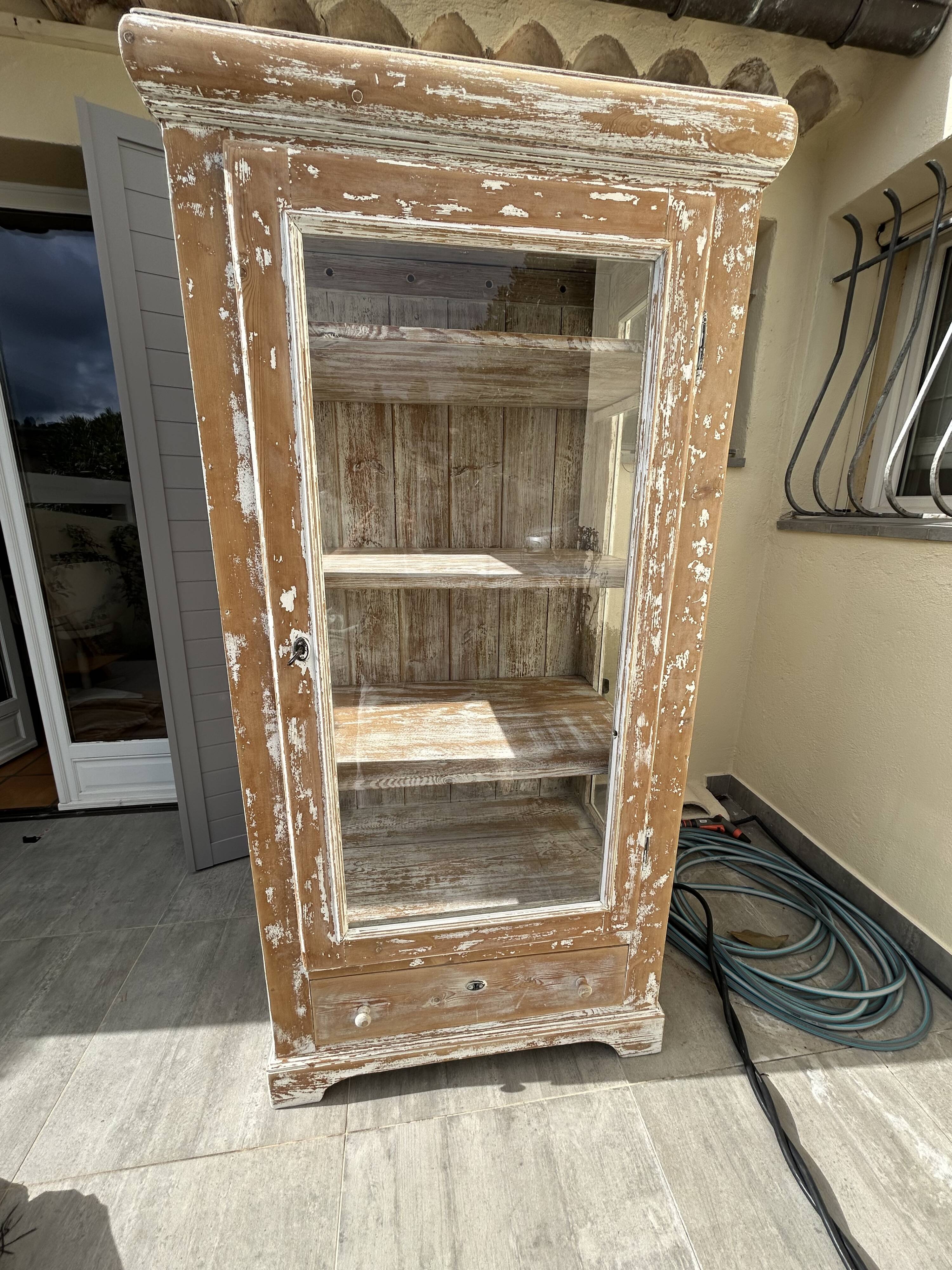 Glass cabinet