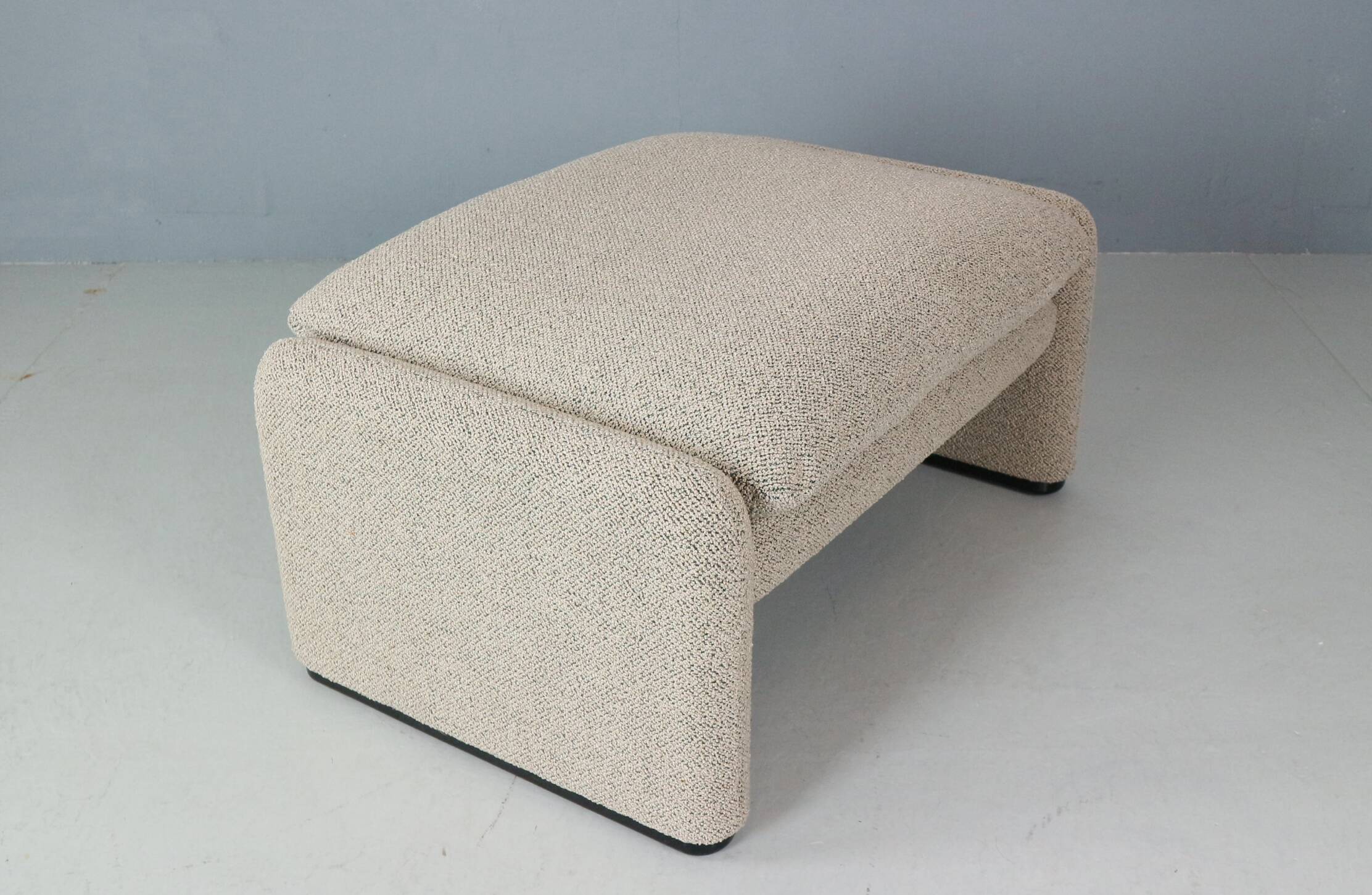 Vico Magistretti "Maralunga" footstool re-upholstered For Cassina