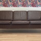 Canapé 3 places cuir design scandinave.