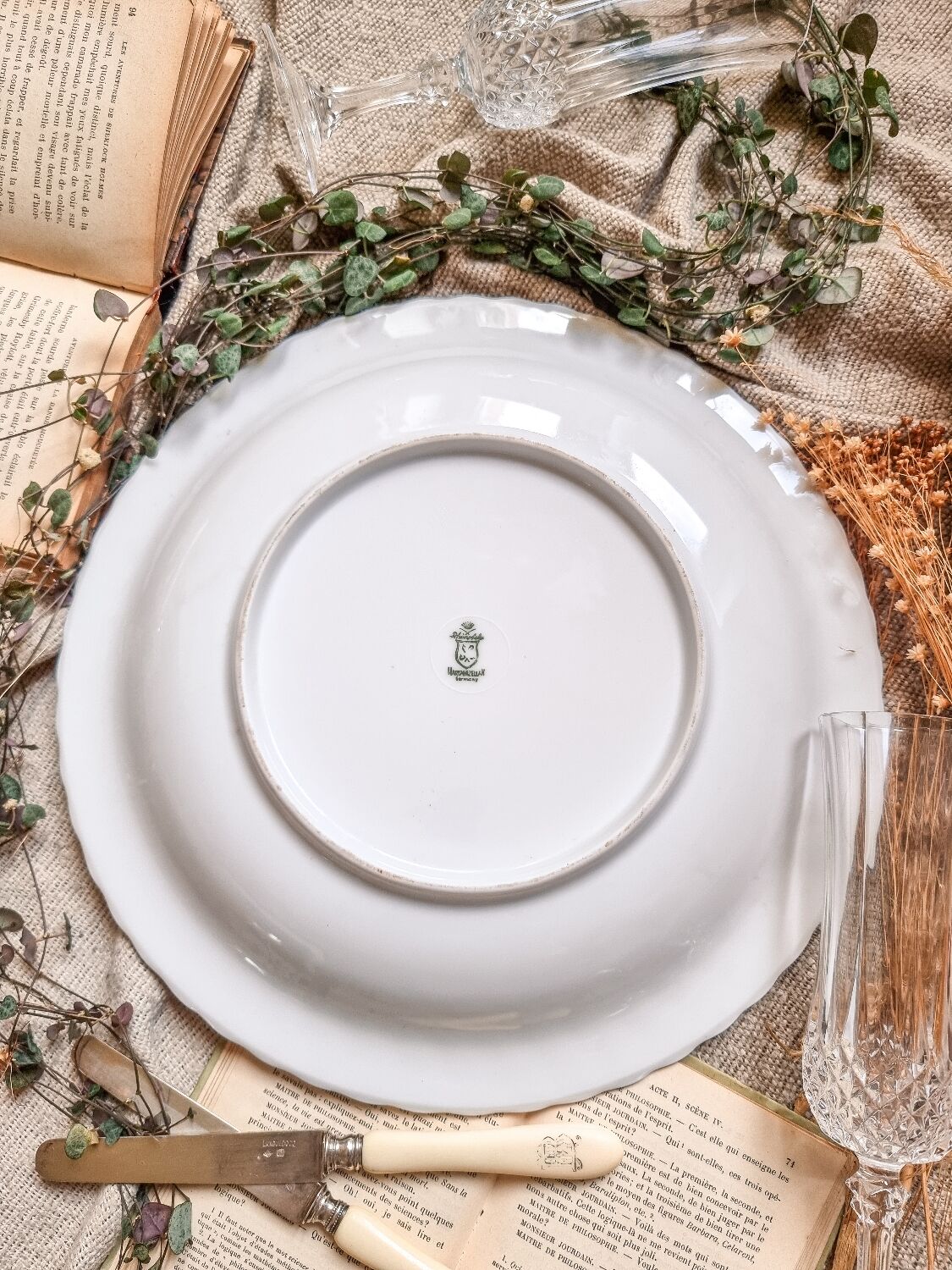 Round dish, hard porcelain, Rheinpfalz, Germany