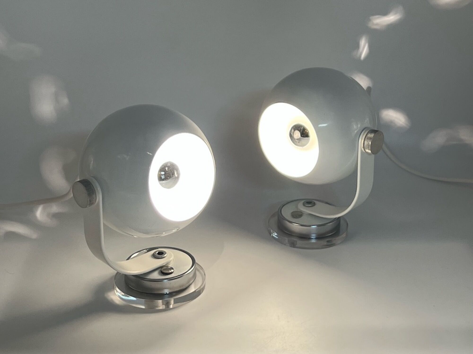 Ensemble de lampes eyeball en métal et plexiglas space age années 70