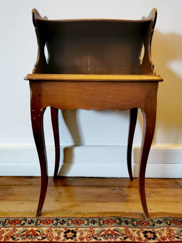 Table de chevet de style louis XV