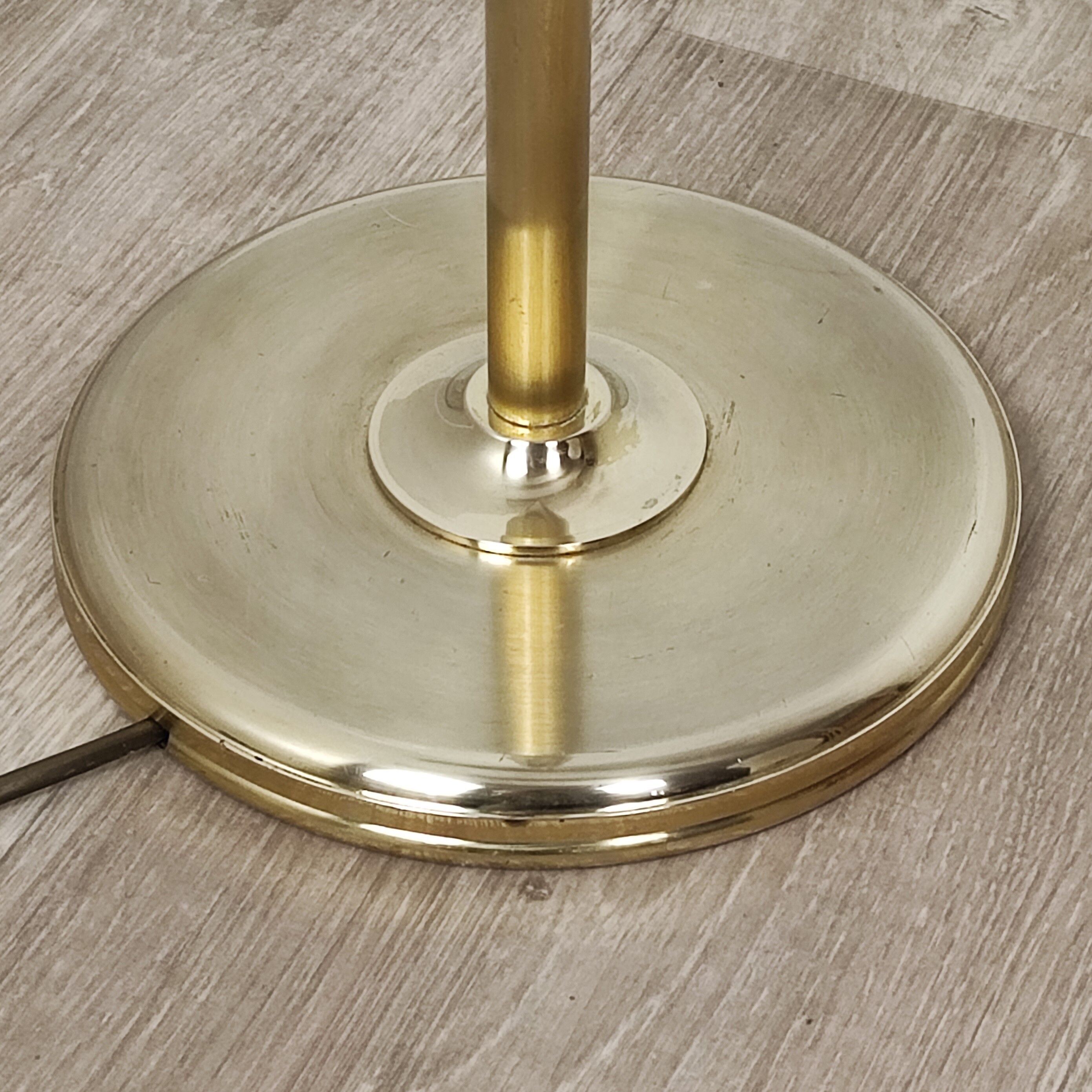 Brass e-reader floor lamp