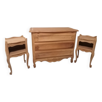 Chest of drawers and bedside table lot