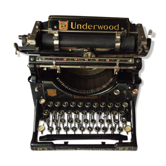 Old underwood typewriter