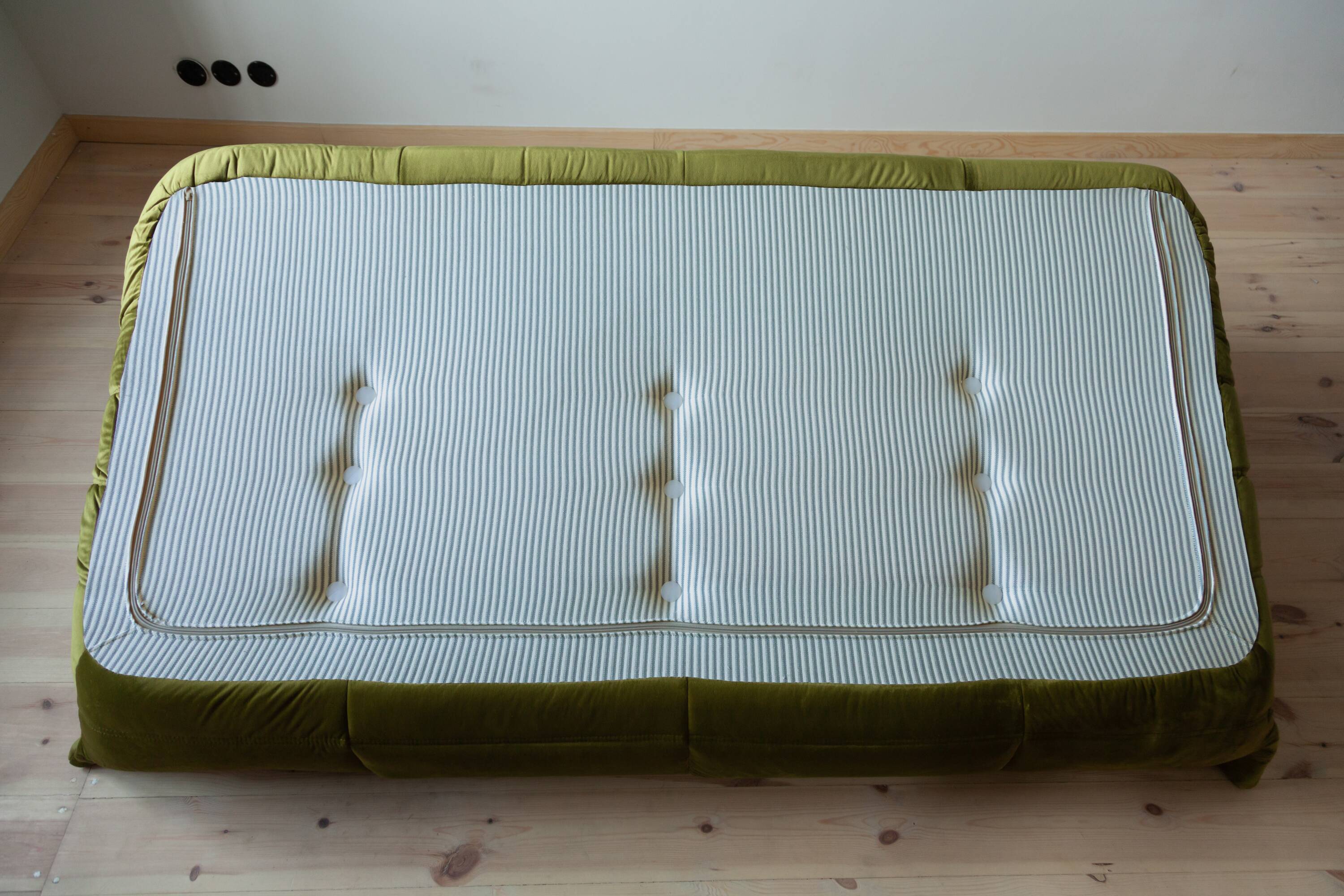 Togo sofa set model designed by Michel Ducaroy 1973