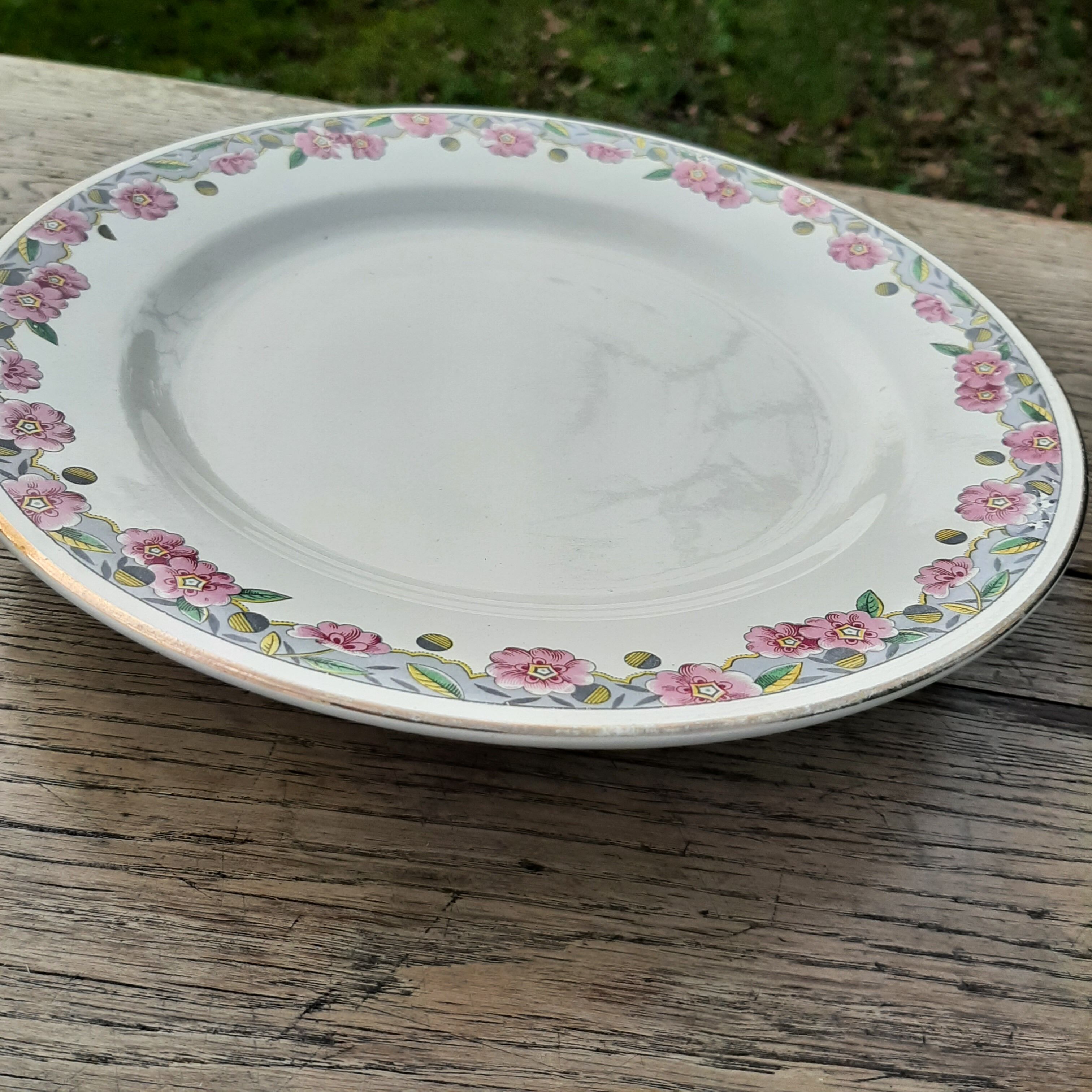 Flower plate on pedestal Salins