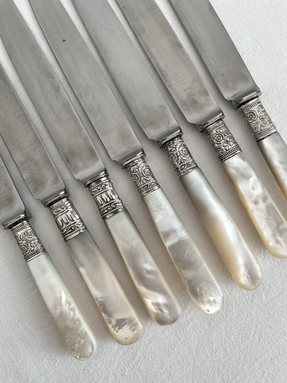 Antique table knives in mother-of-pearl and silver-plated metal