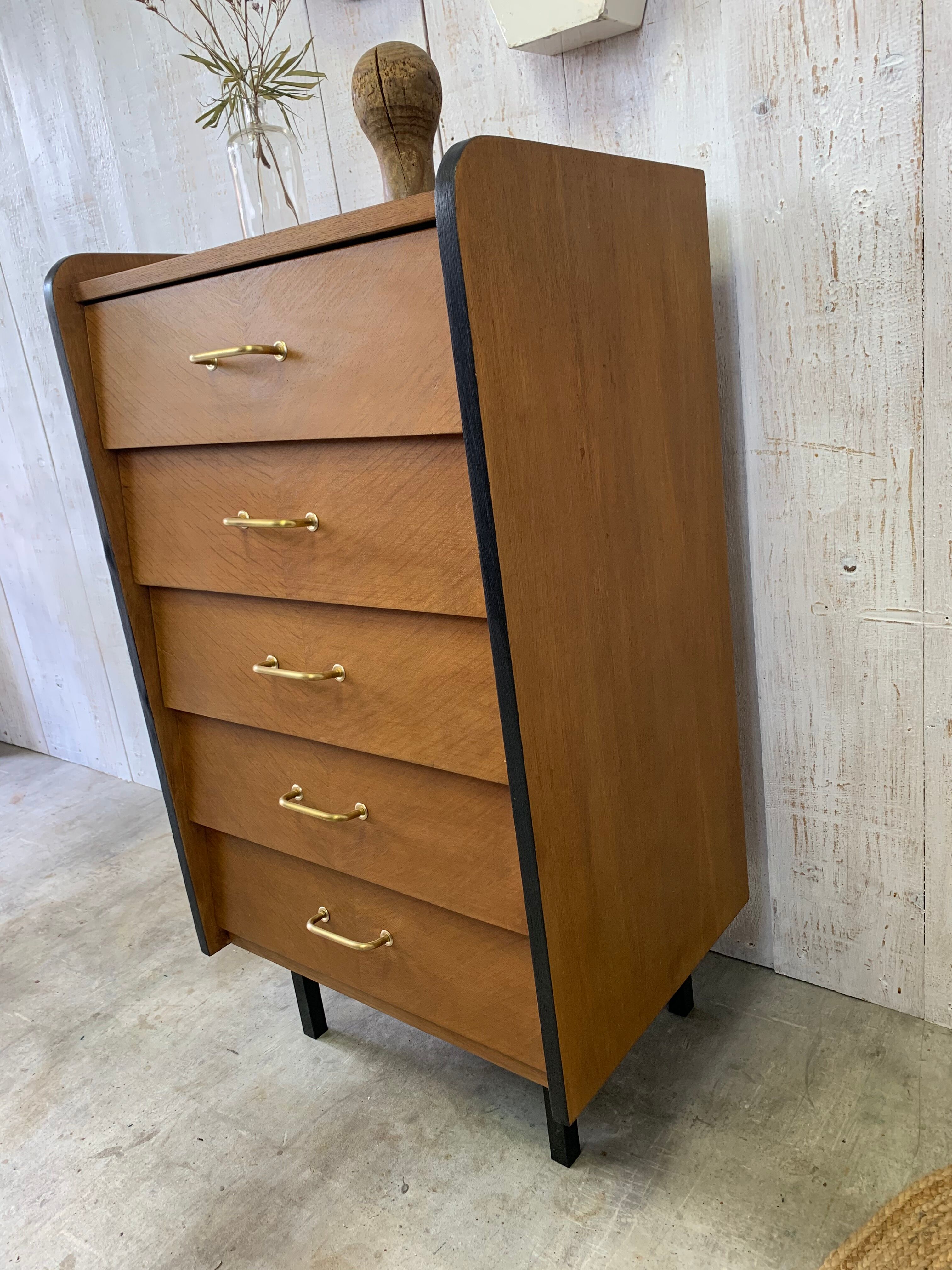 Modernist rag-picker