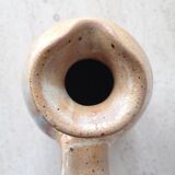 Pichet en grès de couleur sable