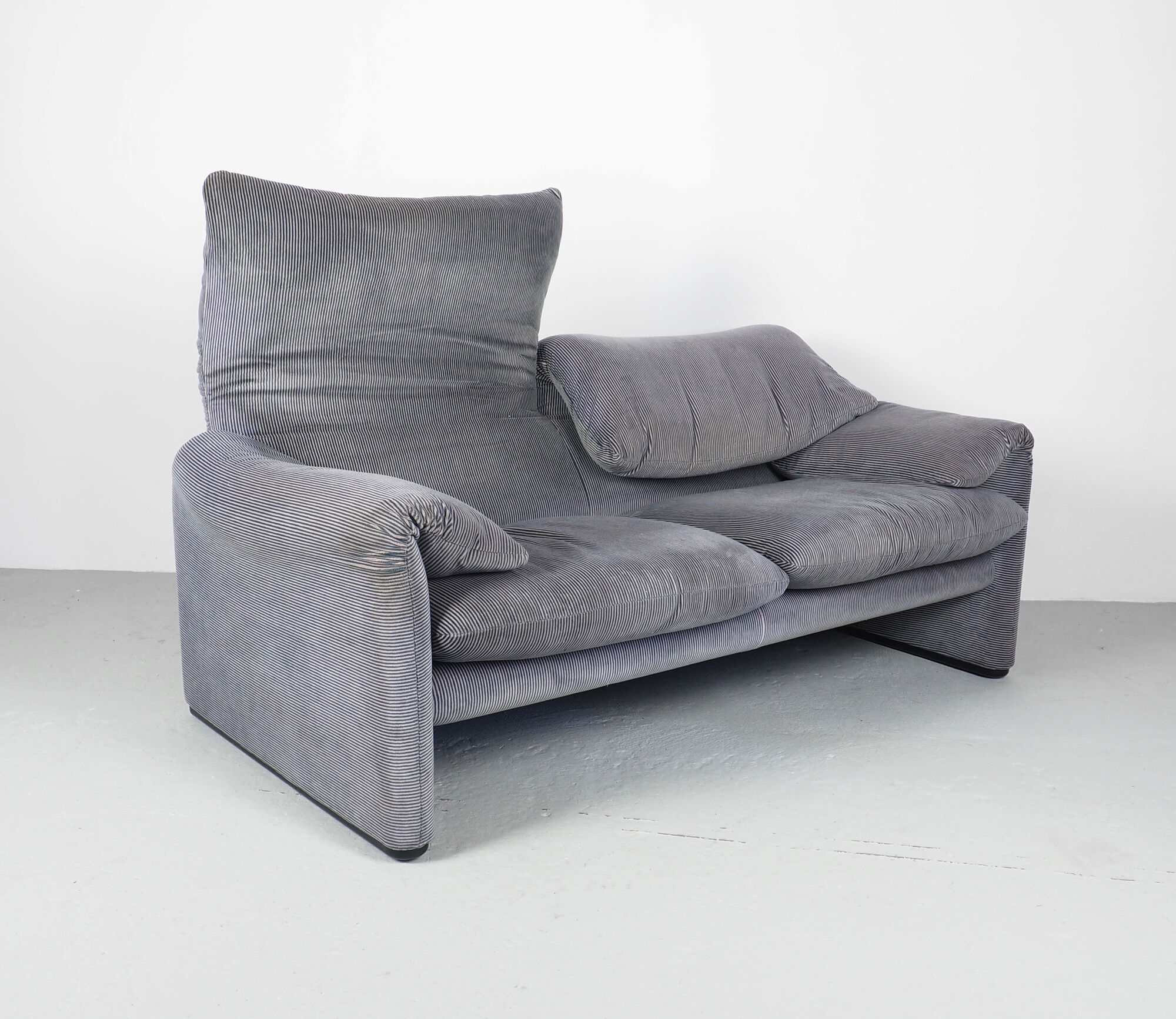 Maralunga 2 seater sofa by Vico Magistretti for Cassina