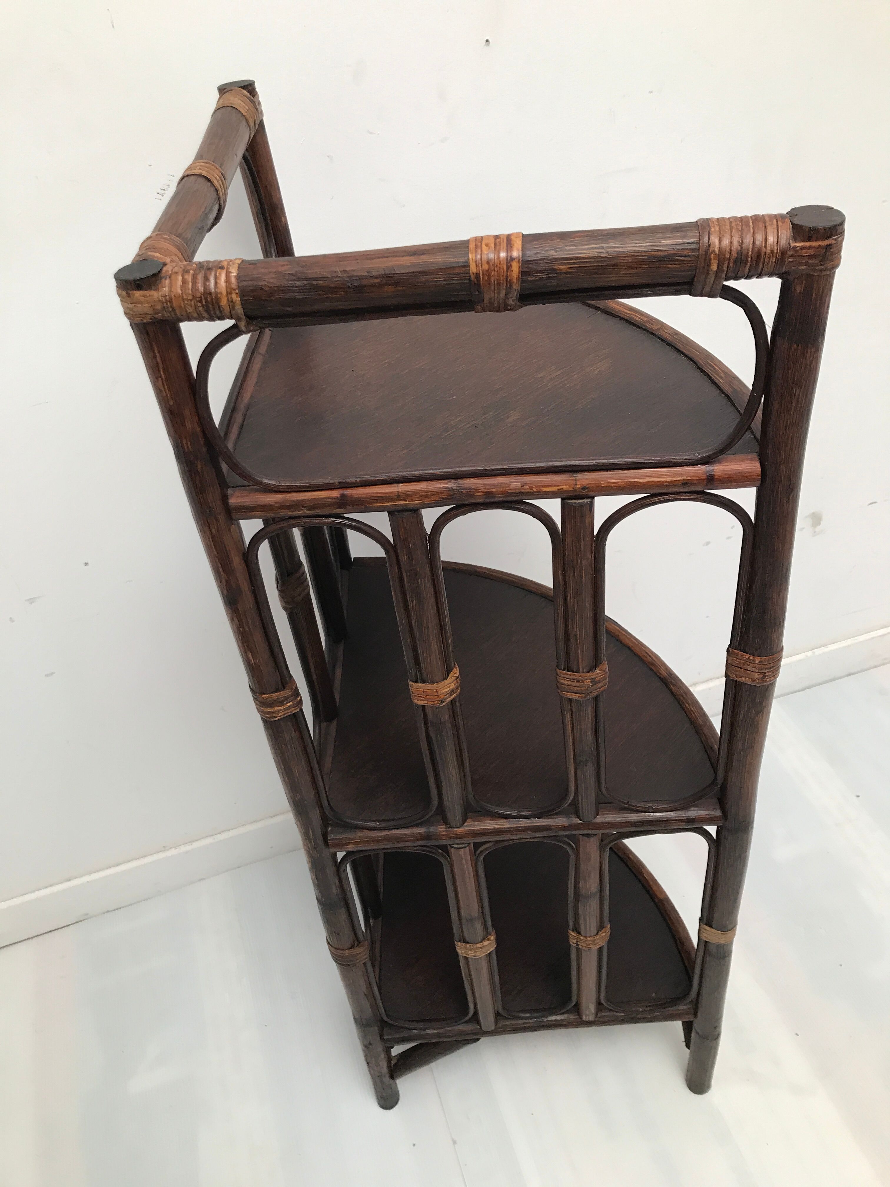 Rattan angle shelf at 3 levels 70's