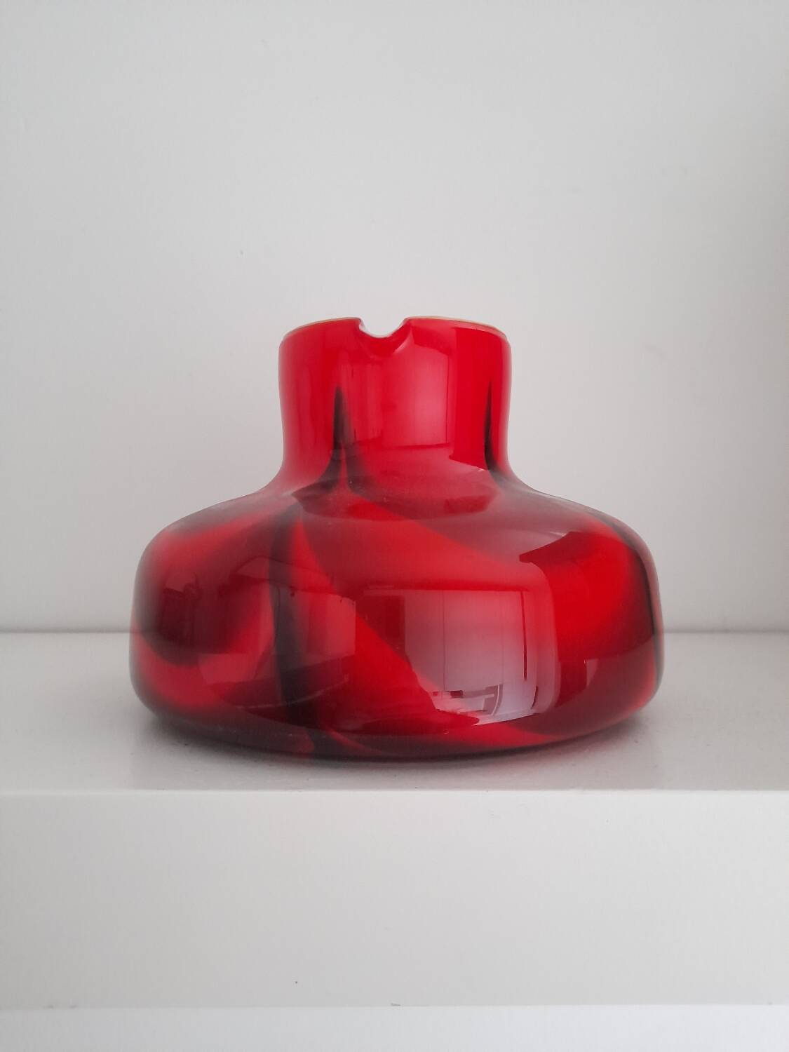Jug in Italian opaline with a flamed pattern.