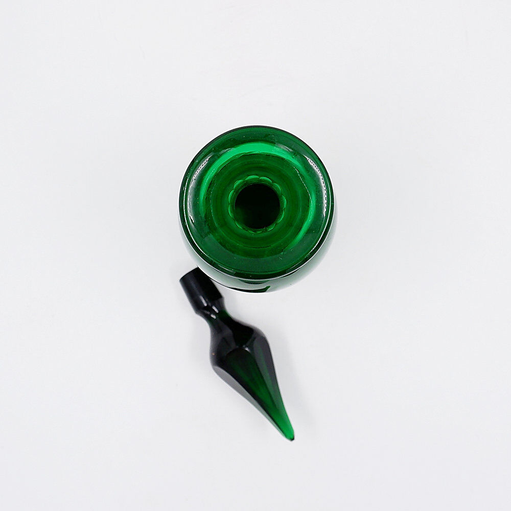 Green glass carafe from the 19th century - England, circa 1870.