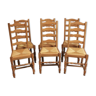 6 mulched chairs