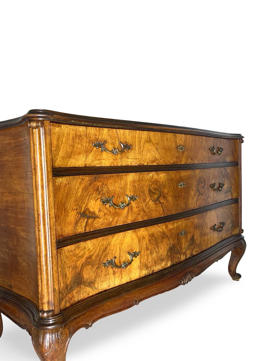 Italian art deco burl walnut chest of drawers, 1940s/50s