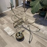Cendrier sur pieds doré  en fer forgé avec porte-revue et tablette marbrée